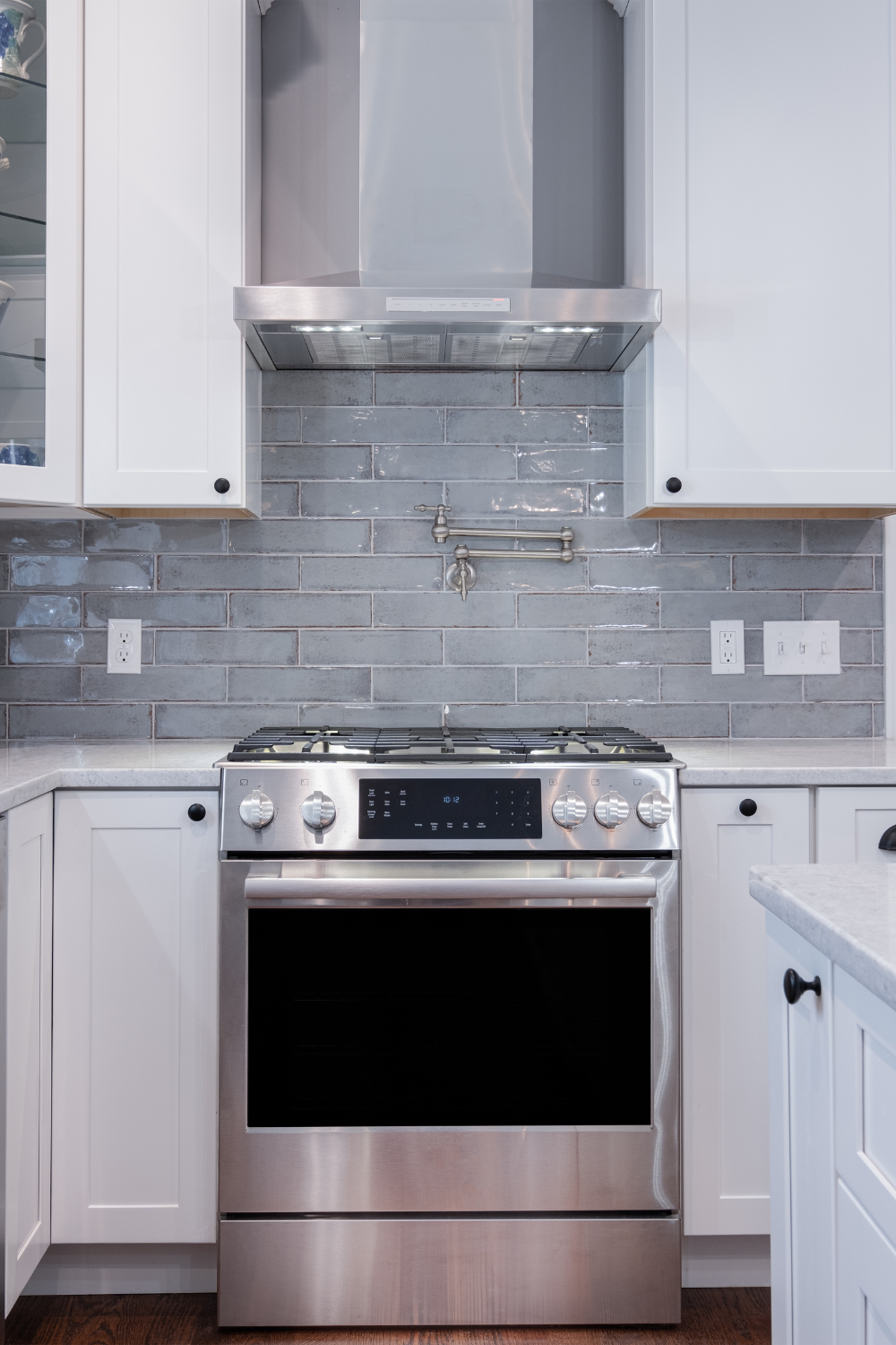 Breath of Fresh Design 21 Inspiring Kitchen Vent Hood Ideas to Elevate